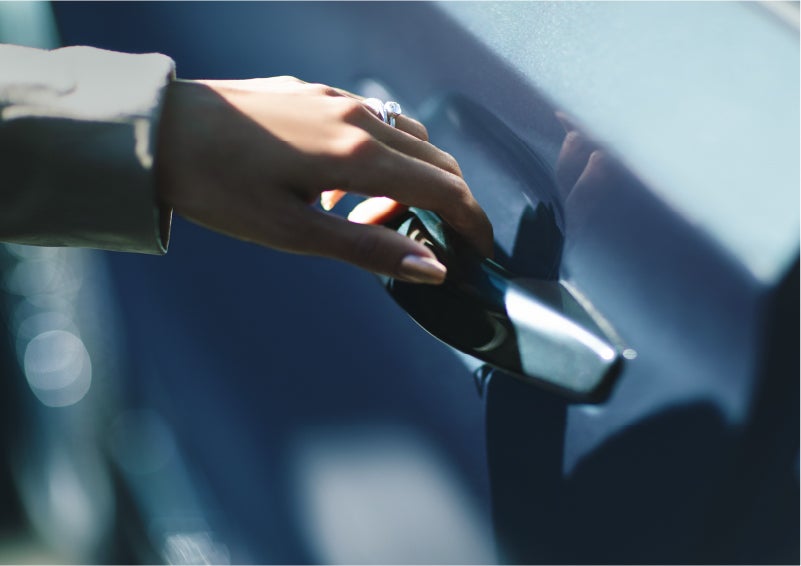 A hand gracefully grips the Light Touch Handle of a 2023 Lincoln Aviator® SUV to demonstrate its ease of use | Astro Lincoln in Pensacola FL